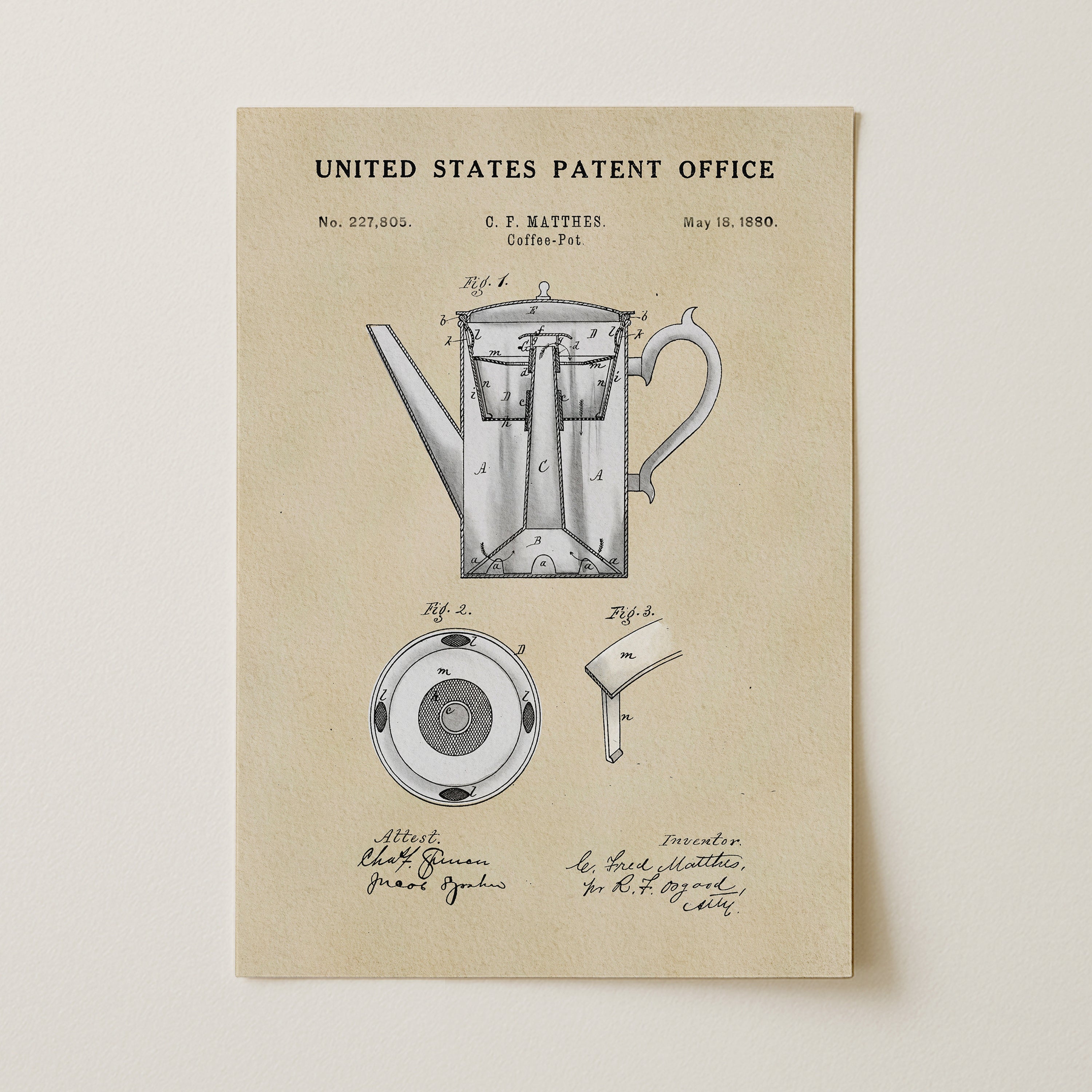 The image is a patent drawing of a coffee pot, depicting the design and features of the device.