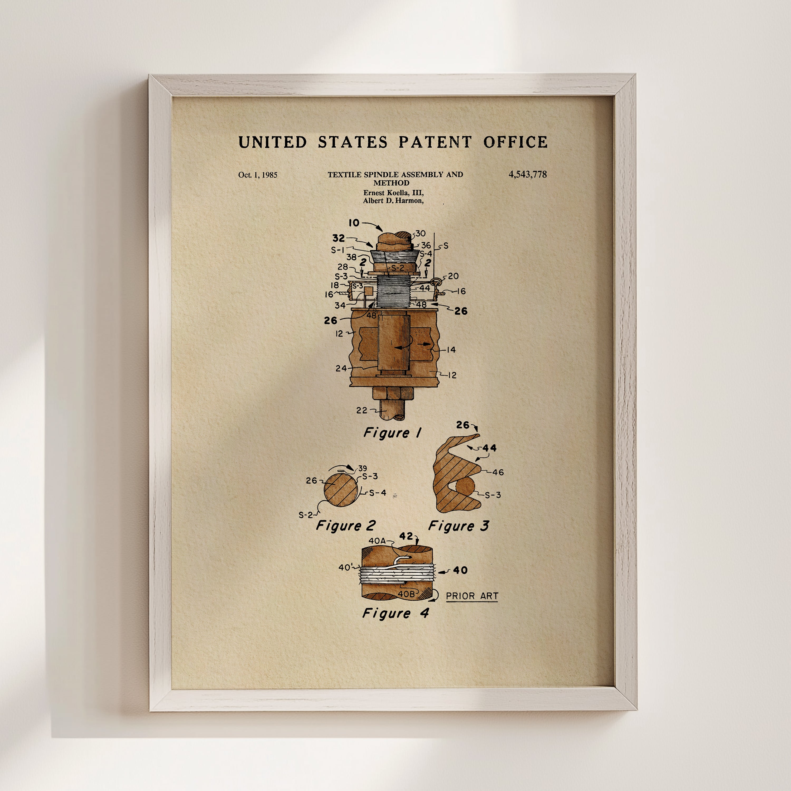 The image is a framed patent drawing depicting a textile spindle and thread spool, with various technical drawings and labels.